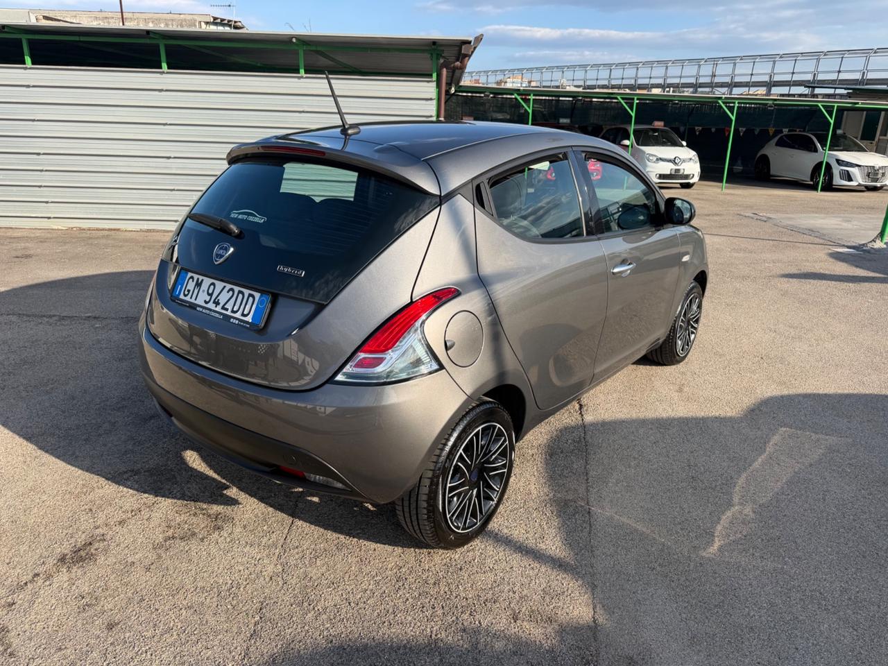 Lancia Ypsilon 1.0 FireFly 5 porte S&S Hybrid Ecochic Silver