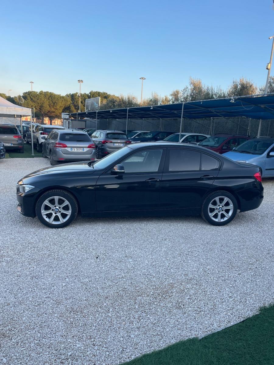 BMW - Serie 3 - 320d Luxury