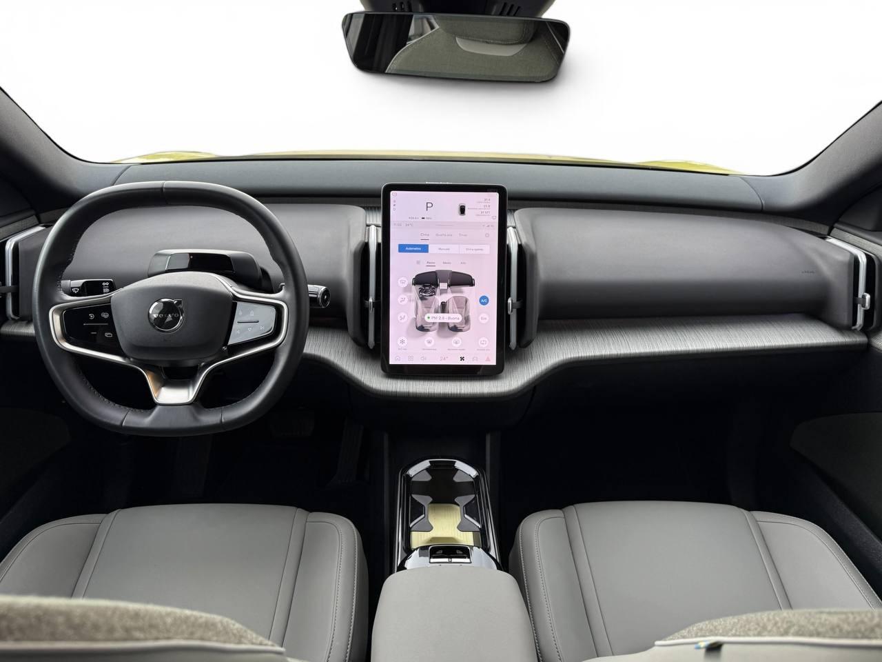 VOLVO EX30 Plus Single Motor Extended Range