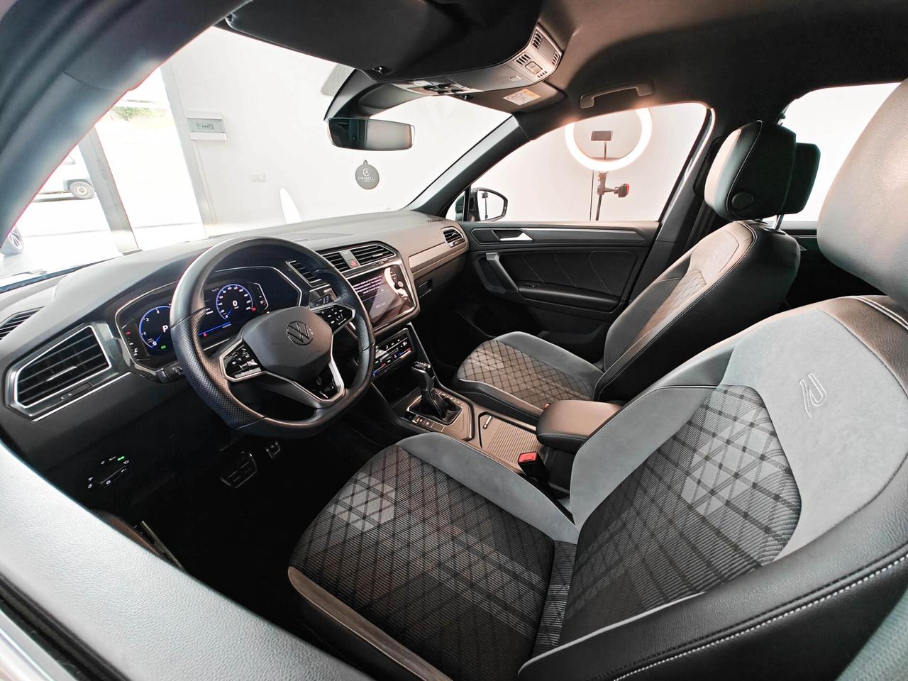 Volkswagen Tiguan 2.0 TDI 150 CV SCR DSG R-Line