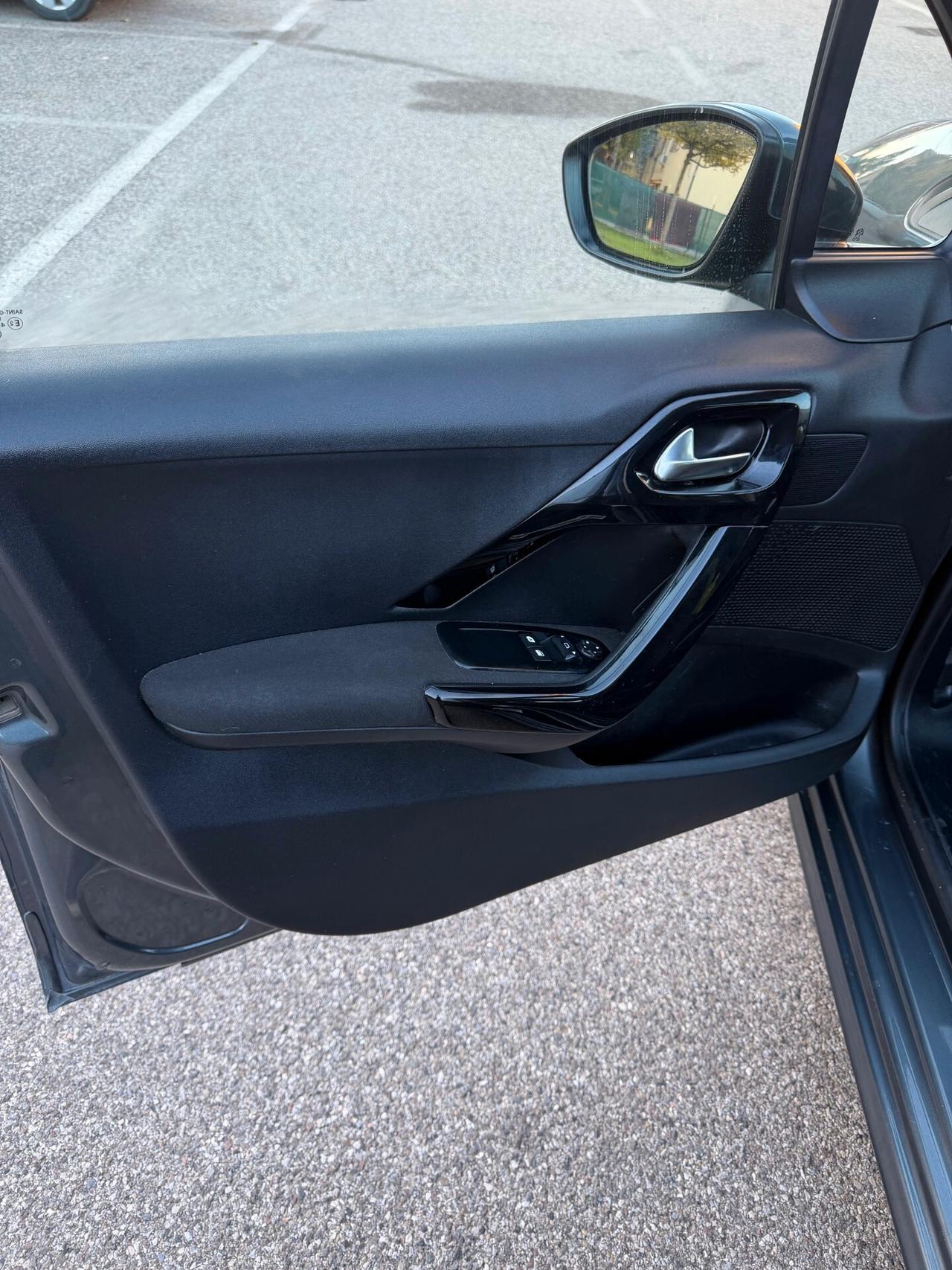 Peugeot 208 1.6 - NEOPATENTATI - 12 MESI DI GARANZIA -