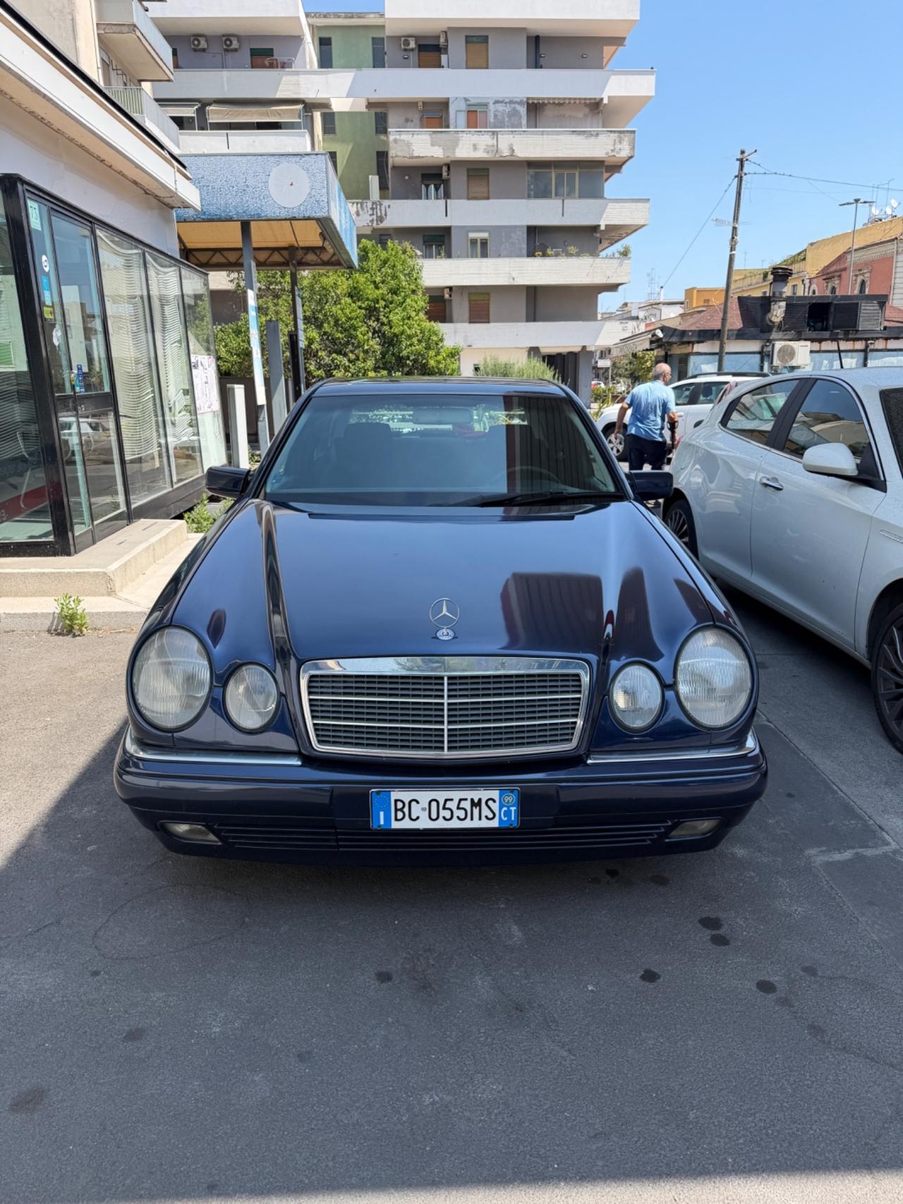 Mercedes-benz E 250 turbodiesel cat Elegance