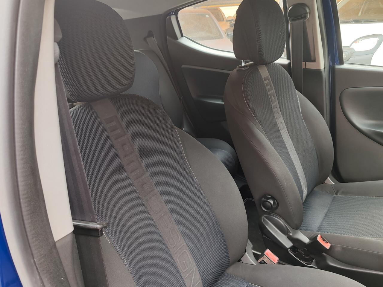 Lancia Ypsilon 1.2 69 CV 5 porte S Momodesign
