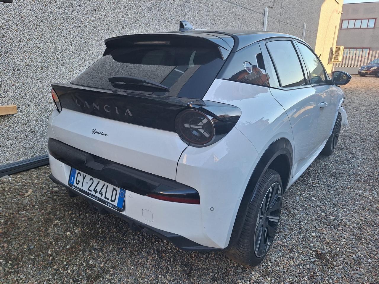 Lancia Ypsilon Hybrid e-DCT