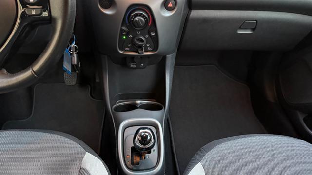 TOYOTA Aygo CONNECT 1.0 VVT-i 72CV 5P.X-PLAY MMT*24M.G.*R.CAM*