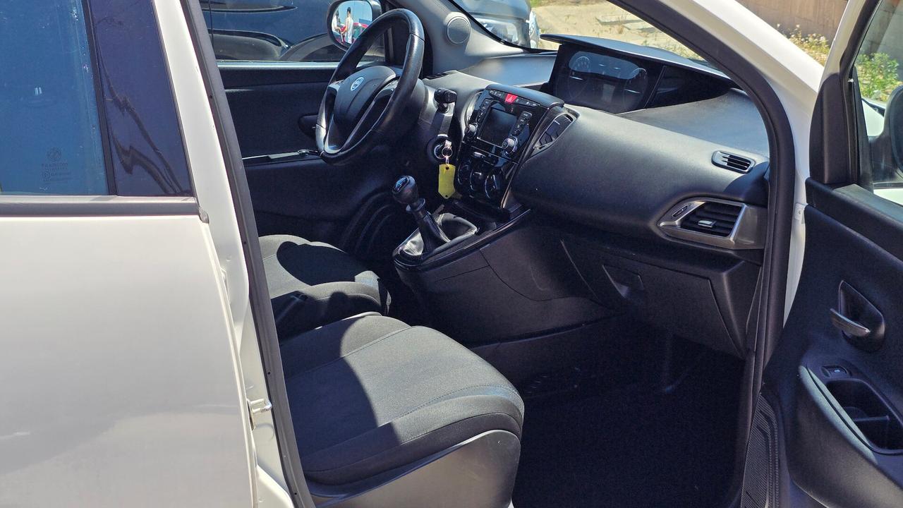 Lancia Ypsilon 1.2 69 CV 5 porte Gold