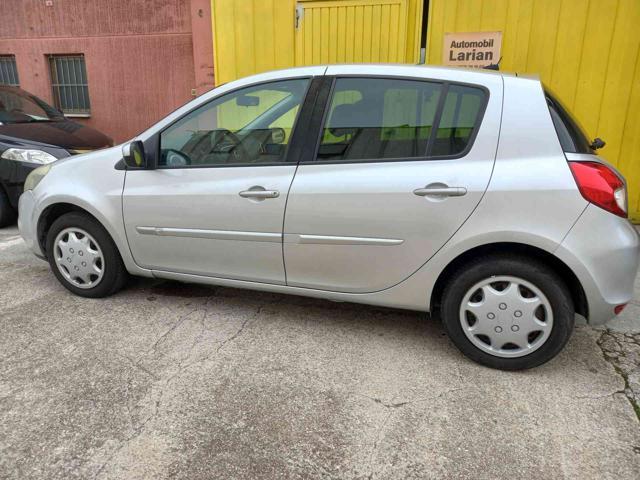 RENAULT Clio 1.2 16V 5 porte Luxe neopatentati