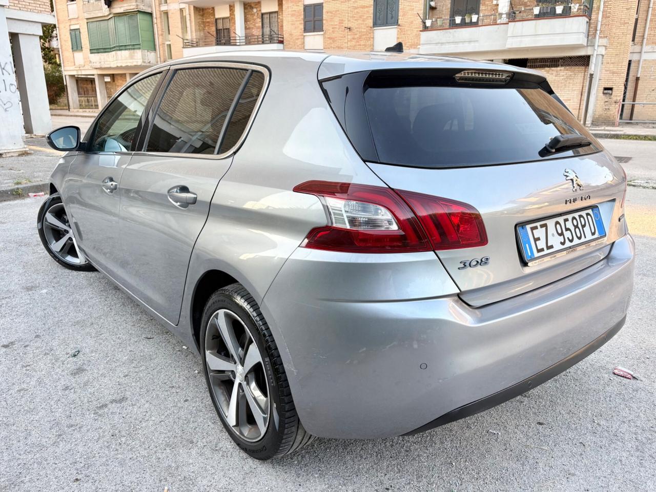 Peugeot 308 BlueHDi 1.6 120cv berlina