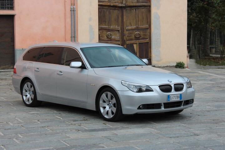 Bmw 530d Touring Futura DA AMATORE FULL OPTIONALS 8 GOMME SU CERCHI LEGA