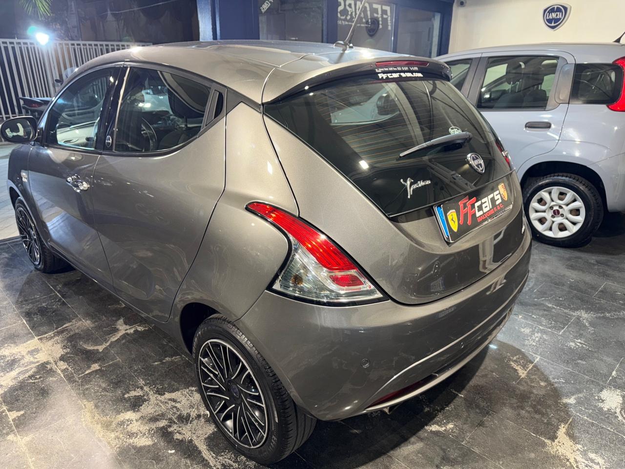Lancia Ypsilon 1.0 FireFly 5 porte S&S Hybrid Ecochic Gold