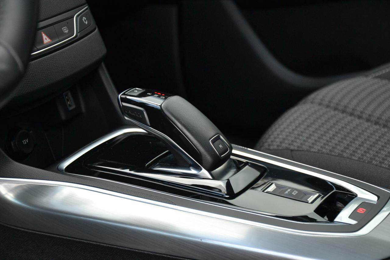 Peugeot 308 1.5 HDI 130CV AUTOM.+LED+NAVI+PDC+CRUISE+PRIVACY+