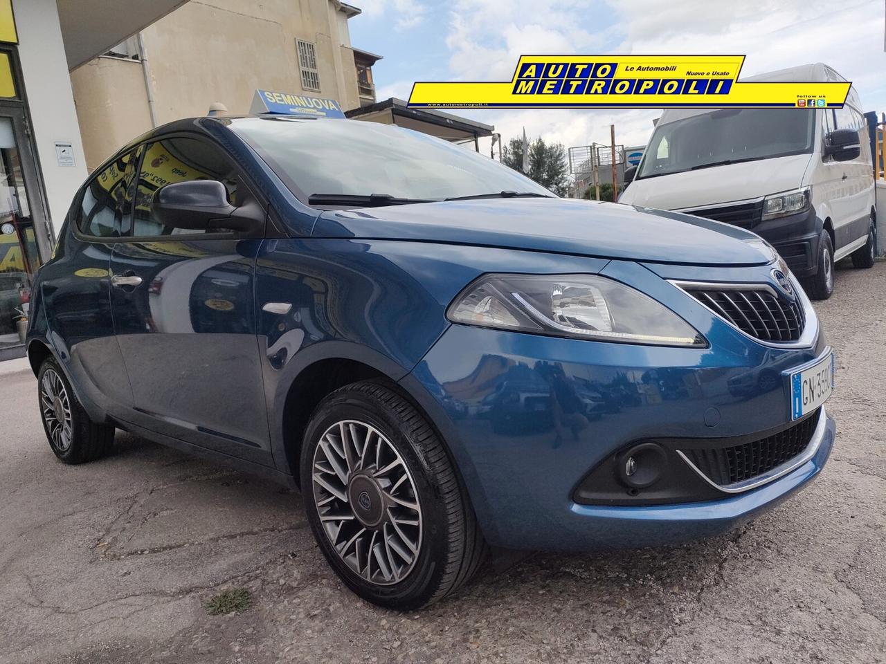 Lancia Ypsilon 1.0 FireFly S&S Hybrid Platino