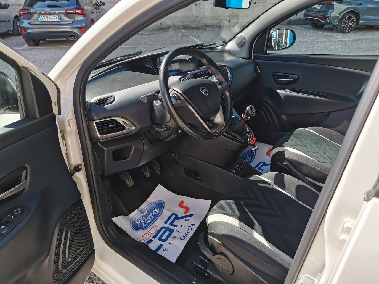 Lancia Ypsilon 1.2 70cv 5 p. Gold