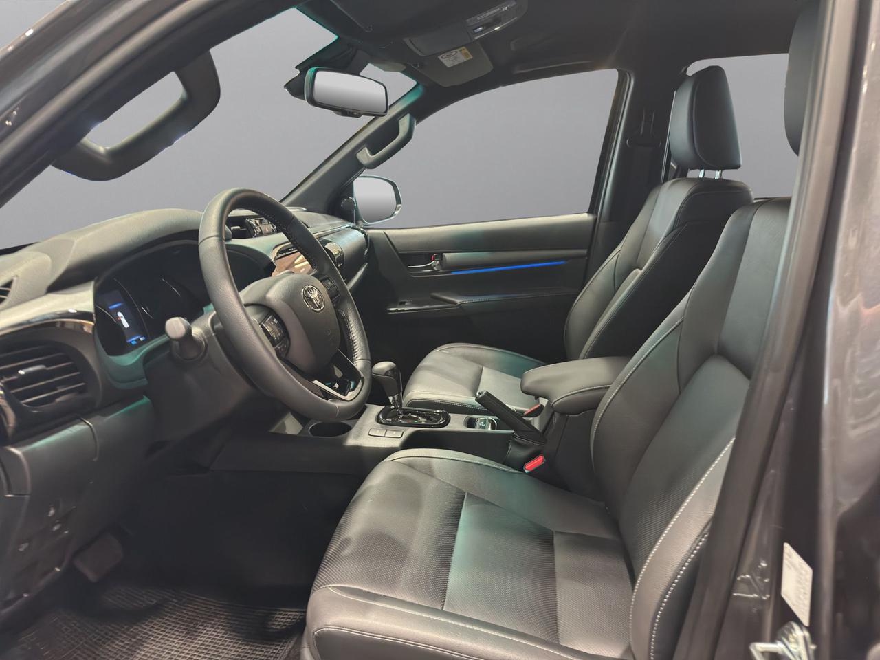 Toyota Double Cab Invincible 2.4D 150 CV 6 marce