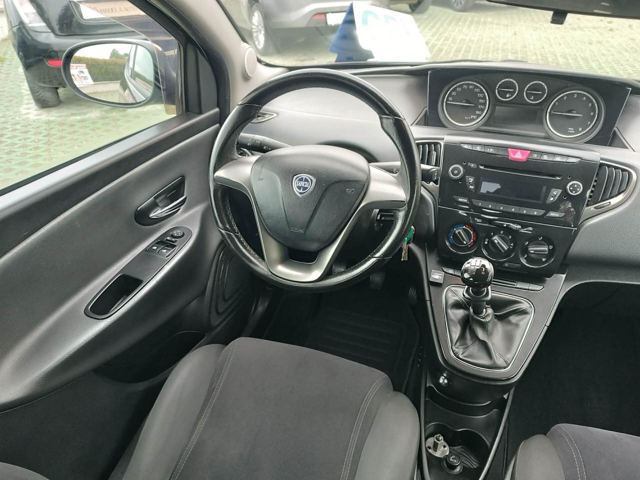 Lancia Ypsilon 1.2 69 CV 5 porte GPL Ecochic Silver