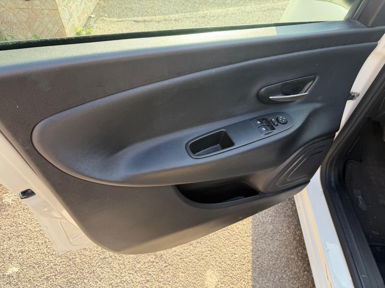 Lancia Ypsilon 1.2 69 CV 5 porte S&S Platinum