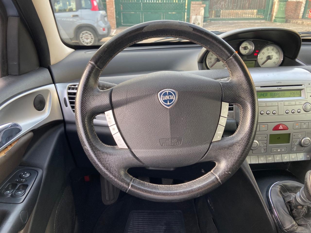 Lancia Ypsilon 1.4 Argento Ecochic B/GPL