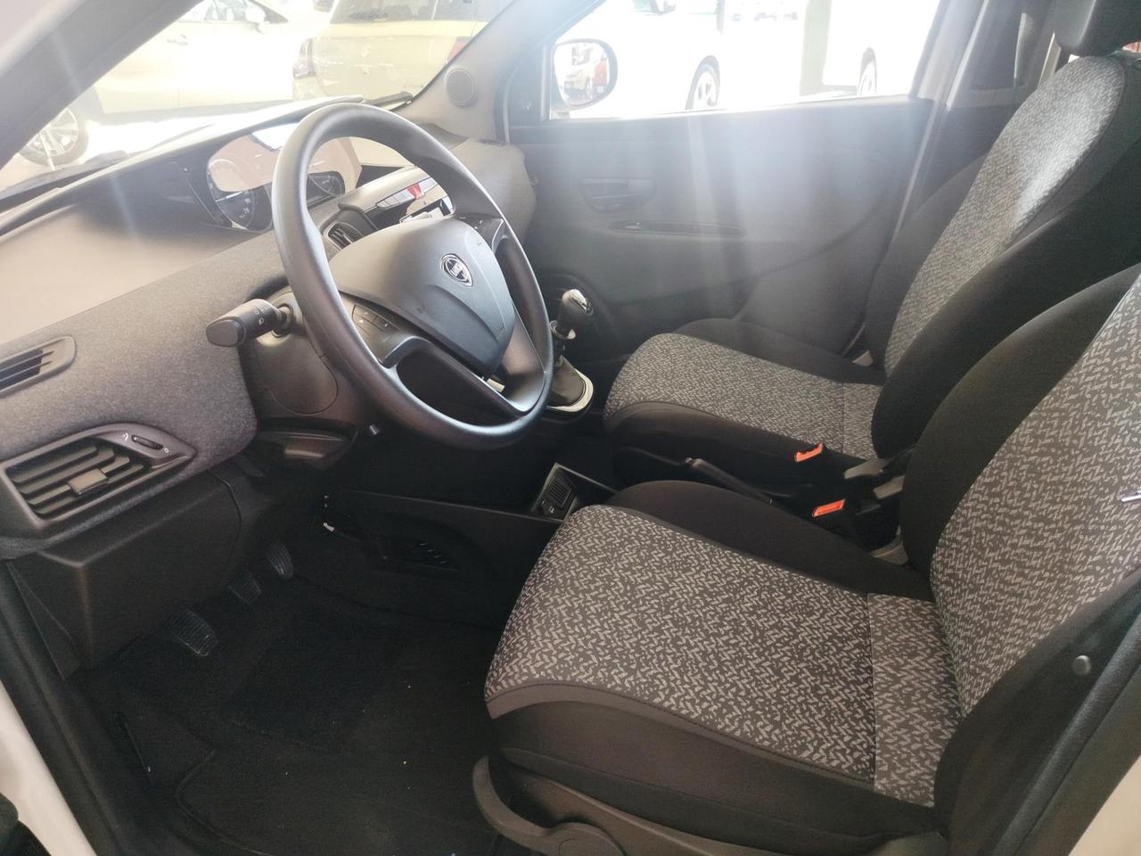 Lancia Ypsilon 1.0 firefly hybrid Silver s&s 70cv