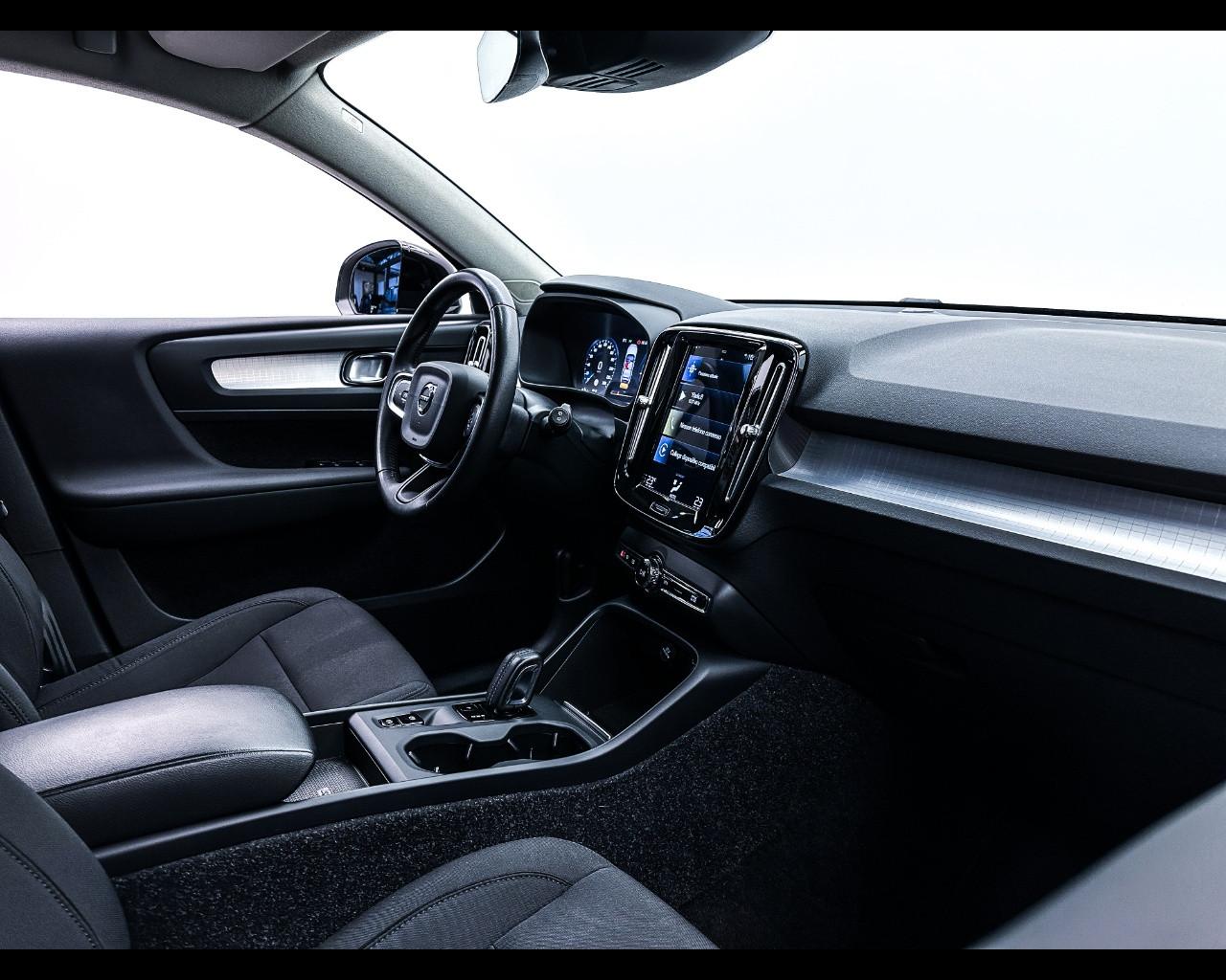 VOLVO XC40 (2017-->) - XC40 T5 Recharge Plug-in Hybrid Inscription Expression