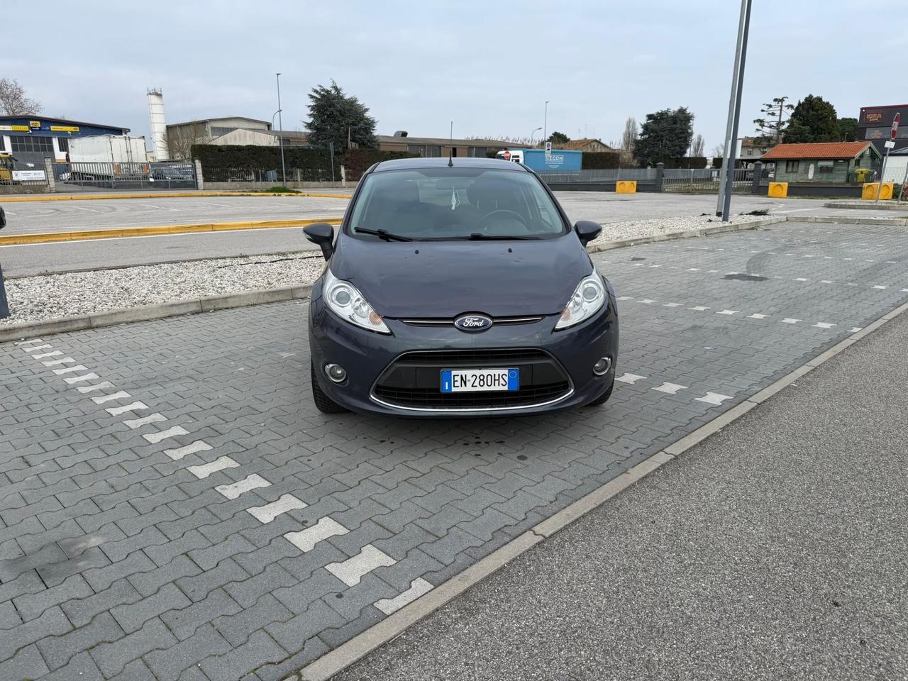 Ford Fiesta 1.4 16V 5p. Bz.- GPL Titanium Bs.