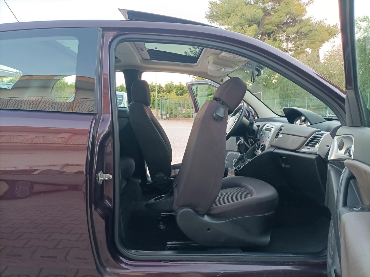 Lancia Ypsilon 1.3 MJT 75 CV Platino/tetto apribile