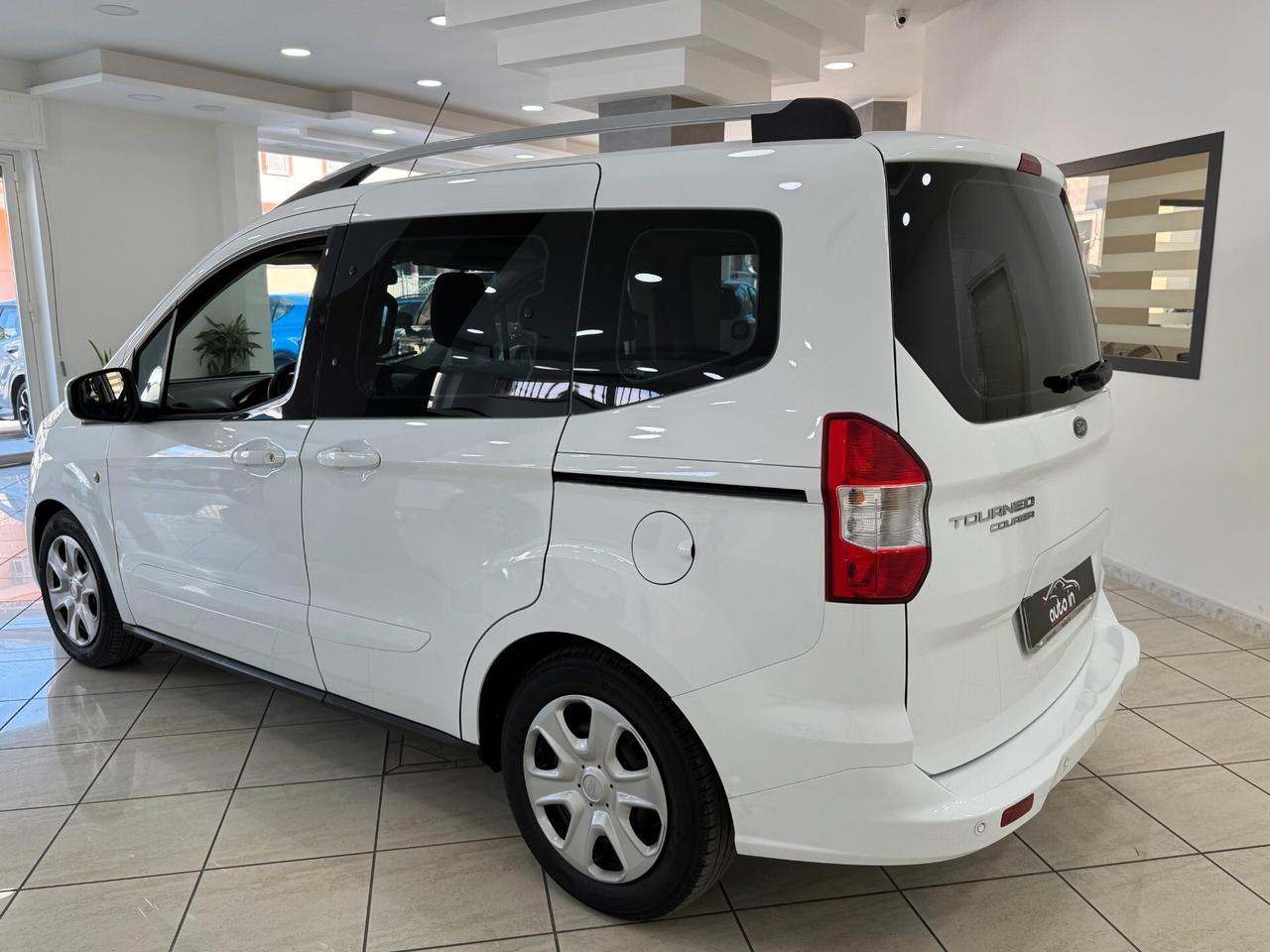 Ford Tourneo Courier 1.5 TDCI 75 CV