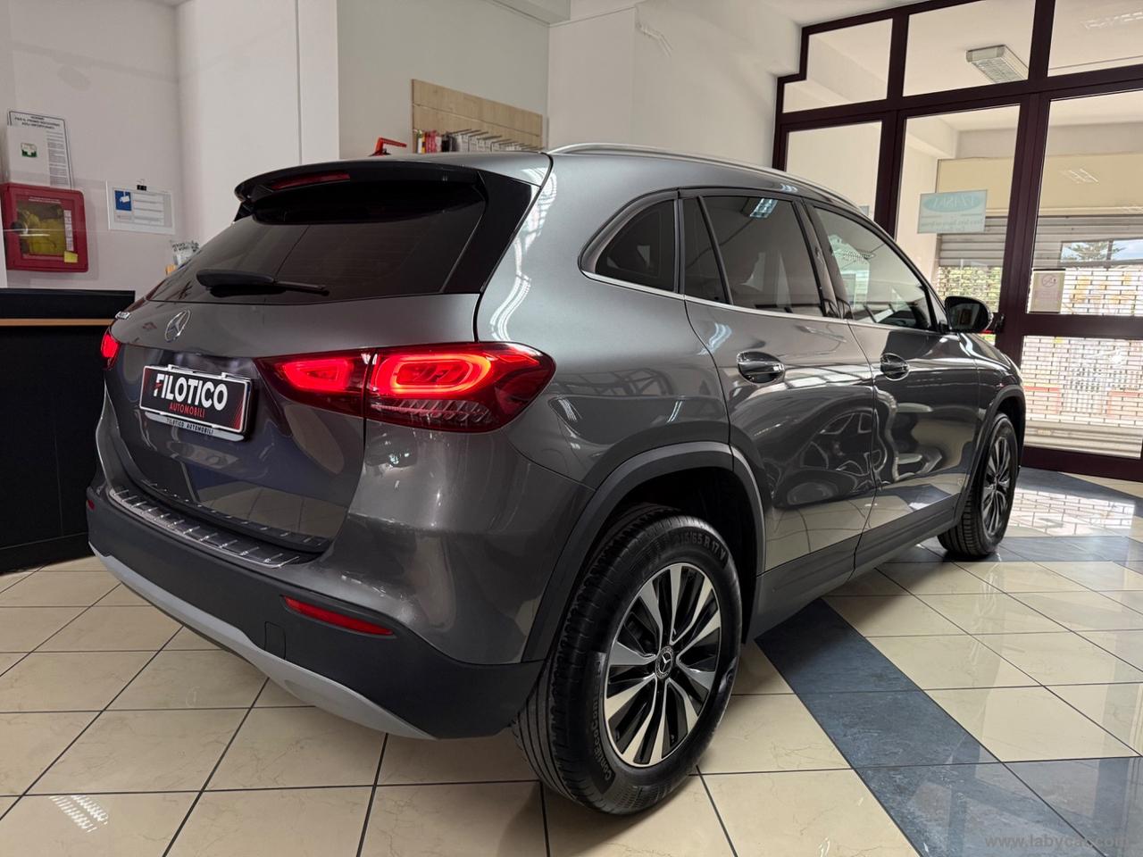 MERCEDES-BENZ GLA 200 d Automatic Sport FARI FULL LED - CARPLAY
