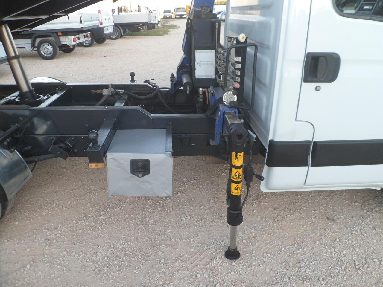 Iveco Daily 35c15 ribaltabile con gru