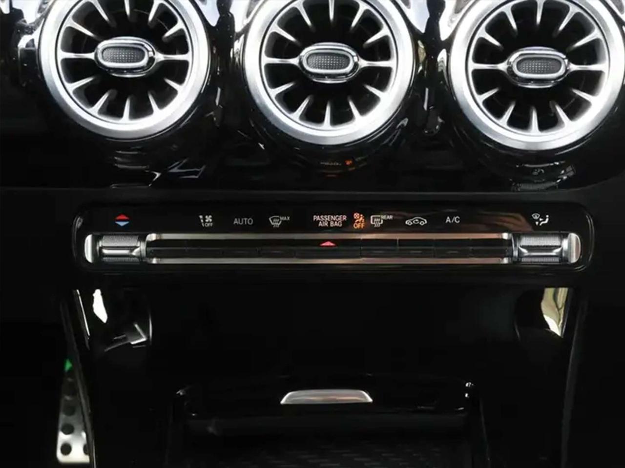 Mercedes-Benz A 250 A 250 Premium AMG 4matic auto/Burmester/Night/19"