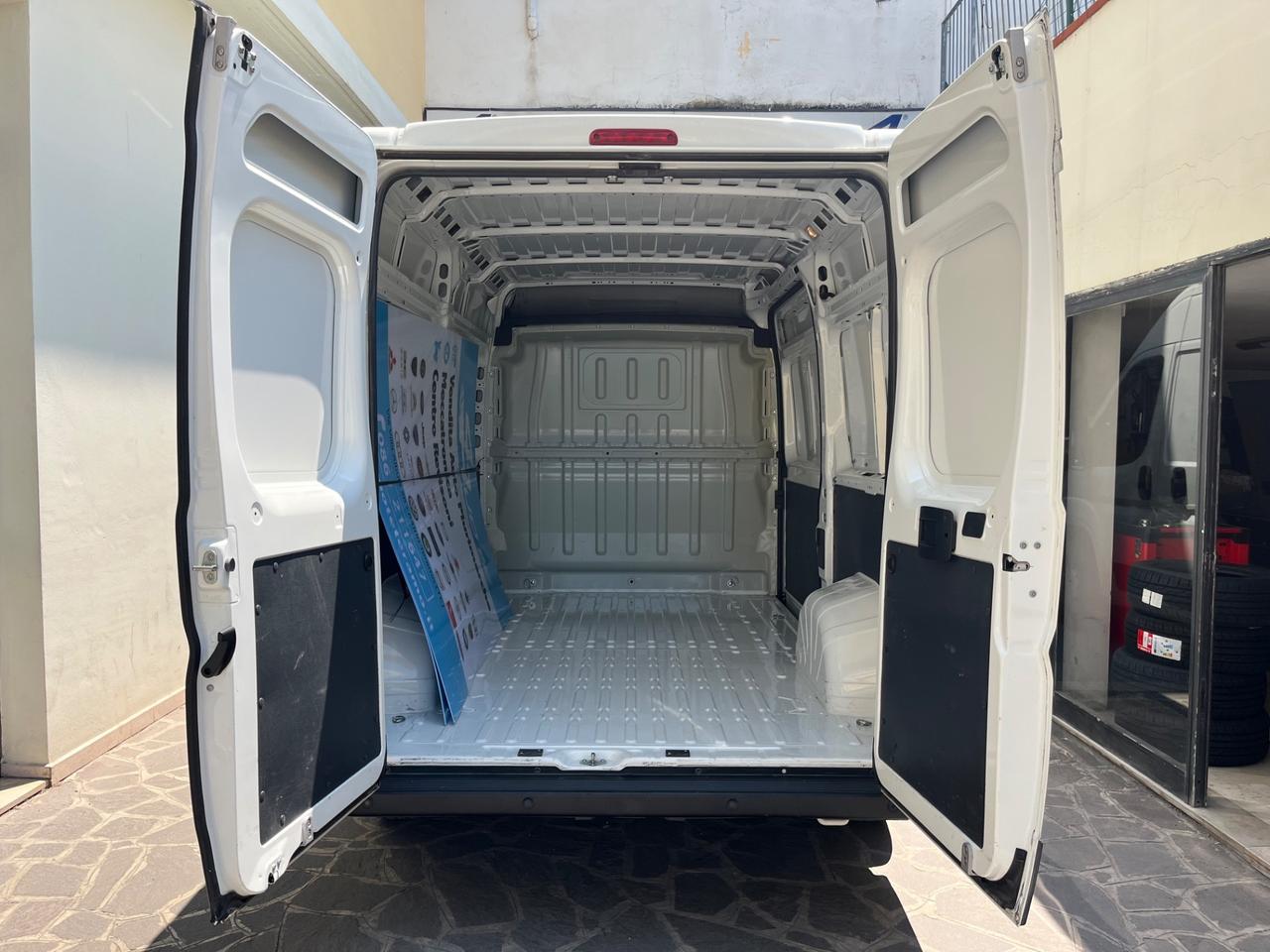 Peugeot Boxer 333 2.2 BlueHDi 140 S&S L2-H2 Furgone