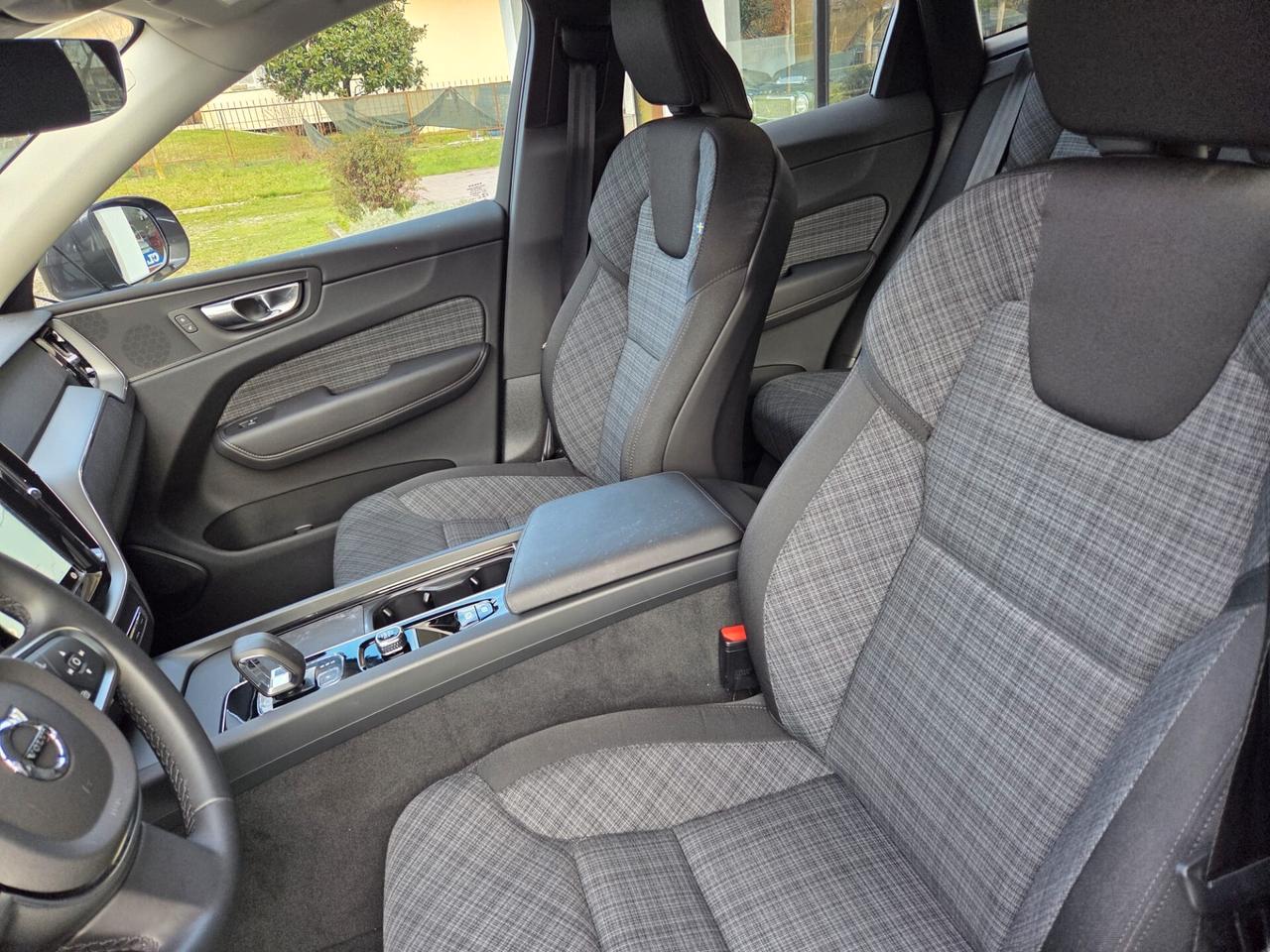 Volvo XC 60 B4 D AWD automatico Ultimate Dark