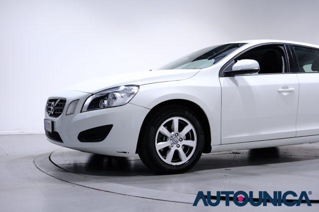 VOLVO V60 D2 1.6 D MOMENTUM NEOPATENTATI