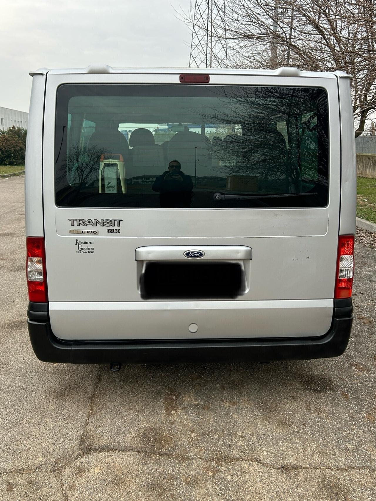 Ford Transit pulmino 9 posti con pedana