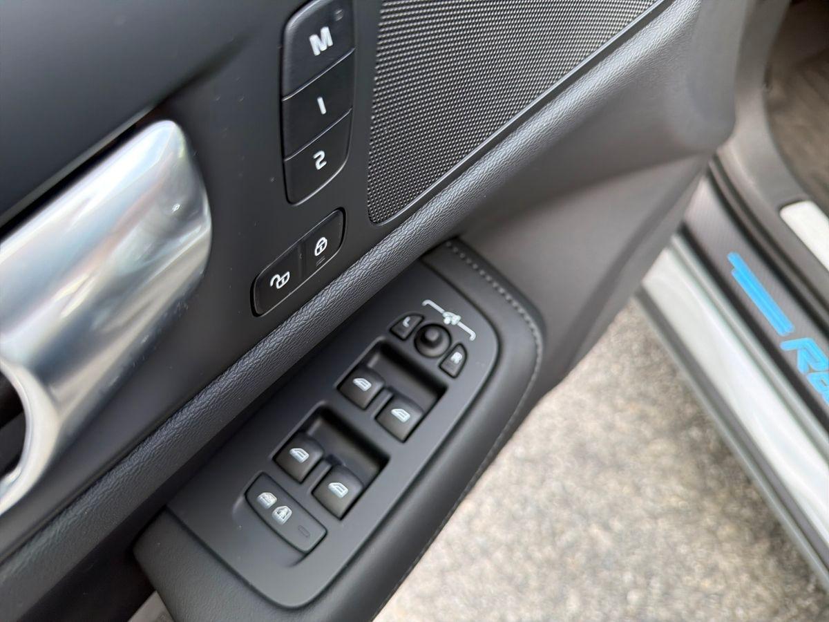 VOLVO V60 2.0 b4 Plus Dark auto