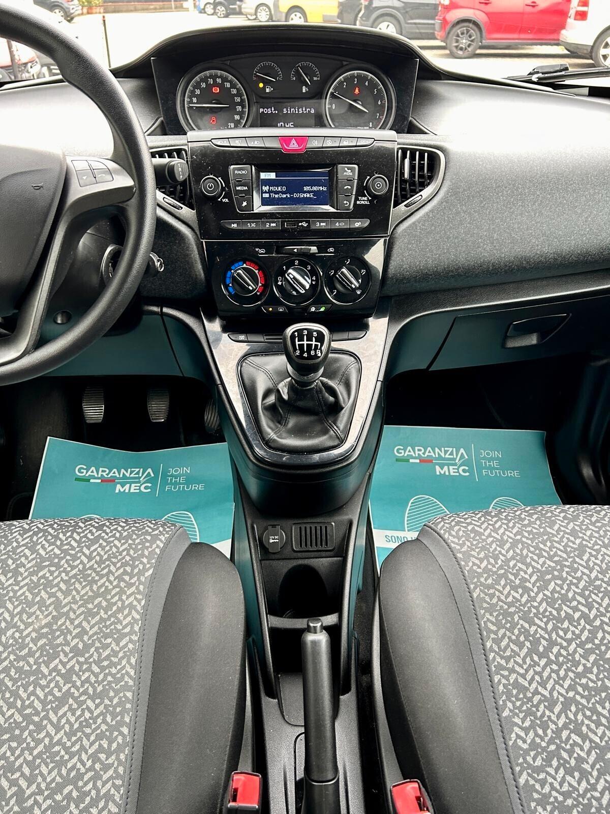 Lancia Ypsilon 1.0 FireFly 5 porte S&S Hybrid Ecochic Silver - ok neop.