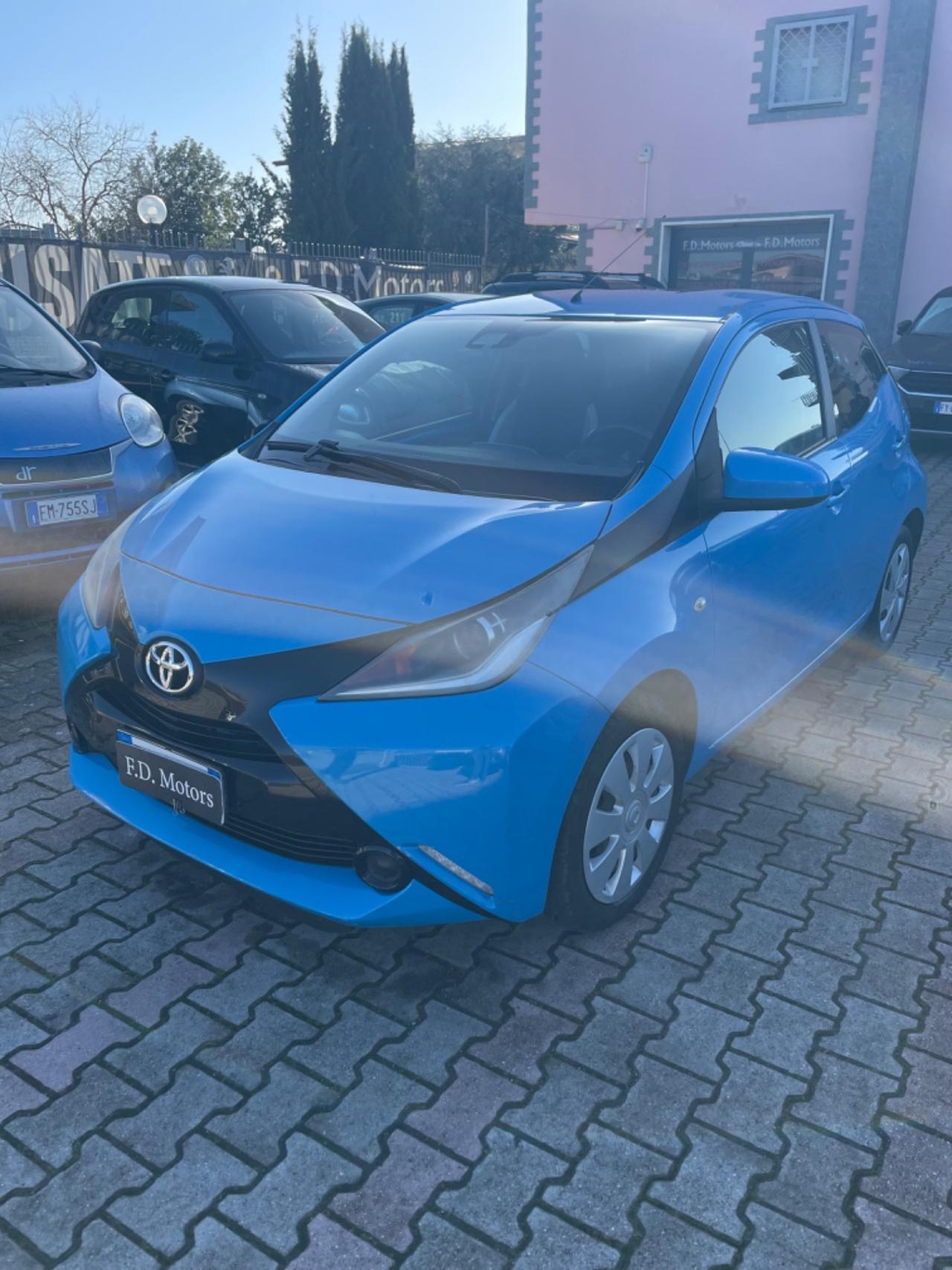 Toyota Aygo 1.0 VVT-i 69 CV 5 porte x-play TSS
