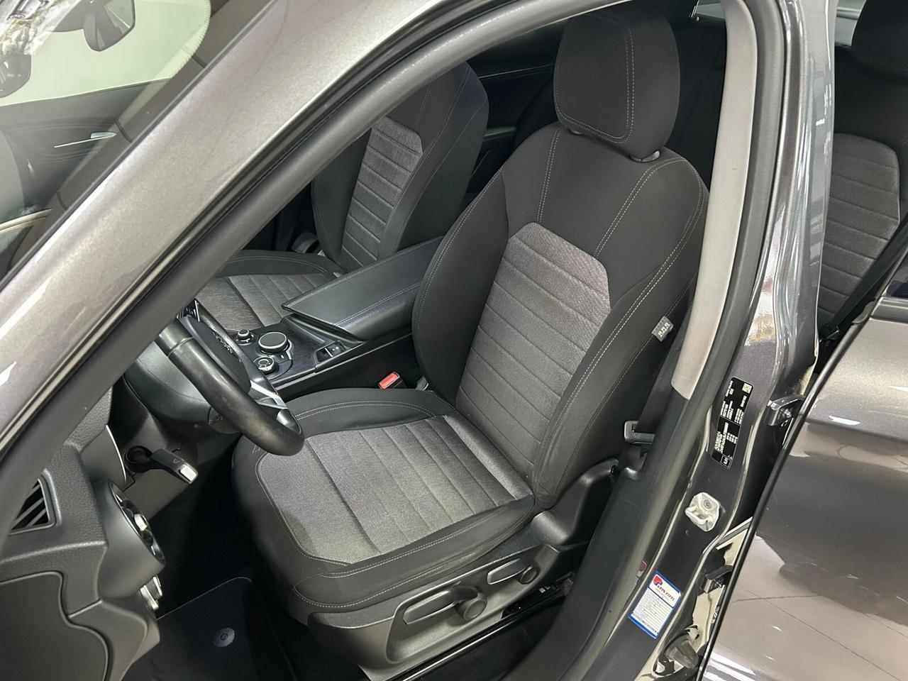 Alfa Romeo Stelvio 2.2 Turbodiesel 150 CV AT8 RWD Business