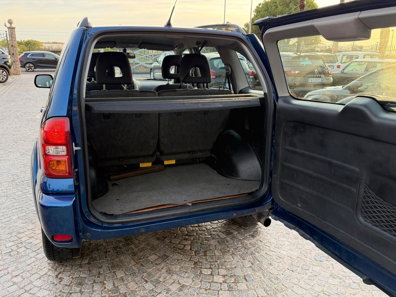 Toyota RAV 4 2.0 Tdi D-4D cat 5 porte Sol