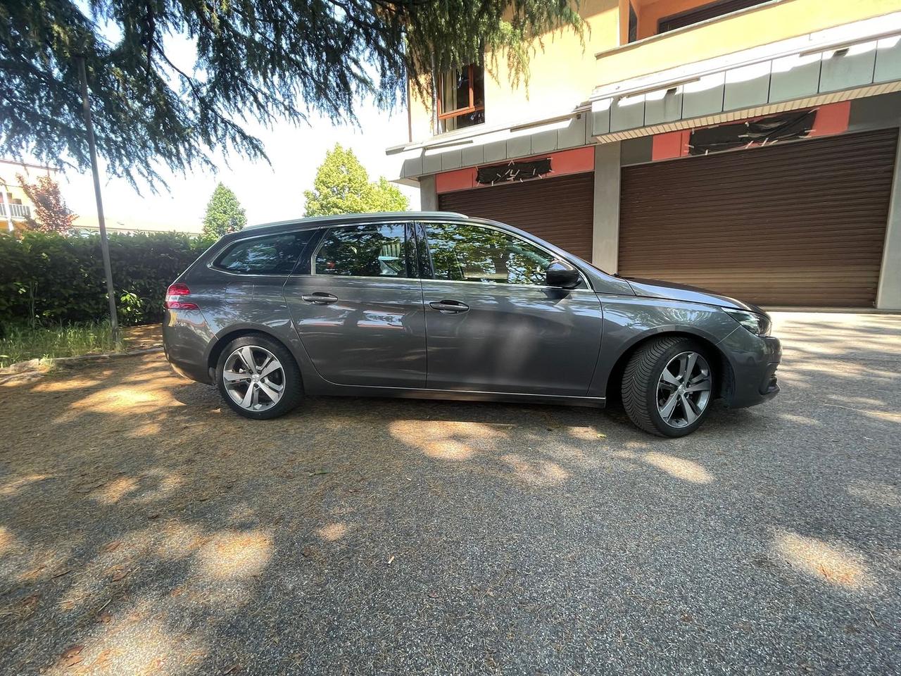 Peugeot 308 Allure 1.5 Blue HDI 130