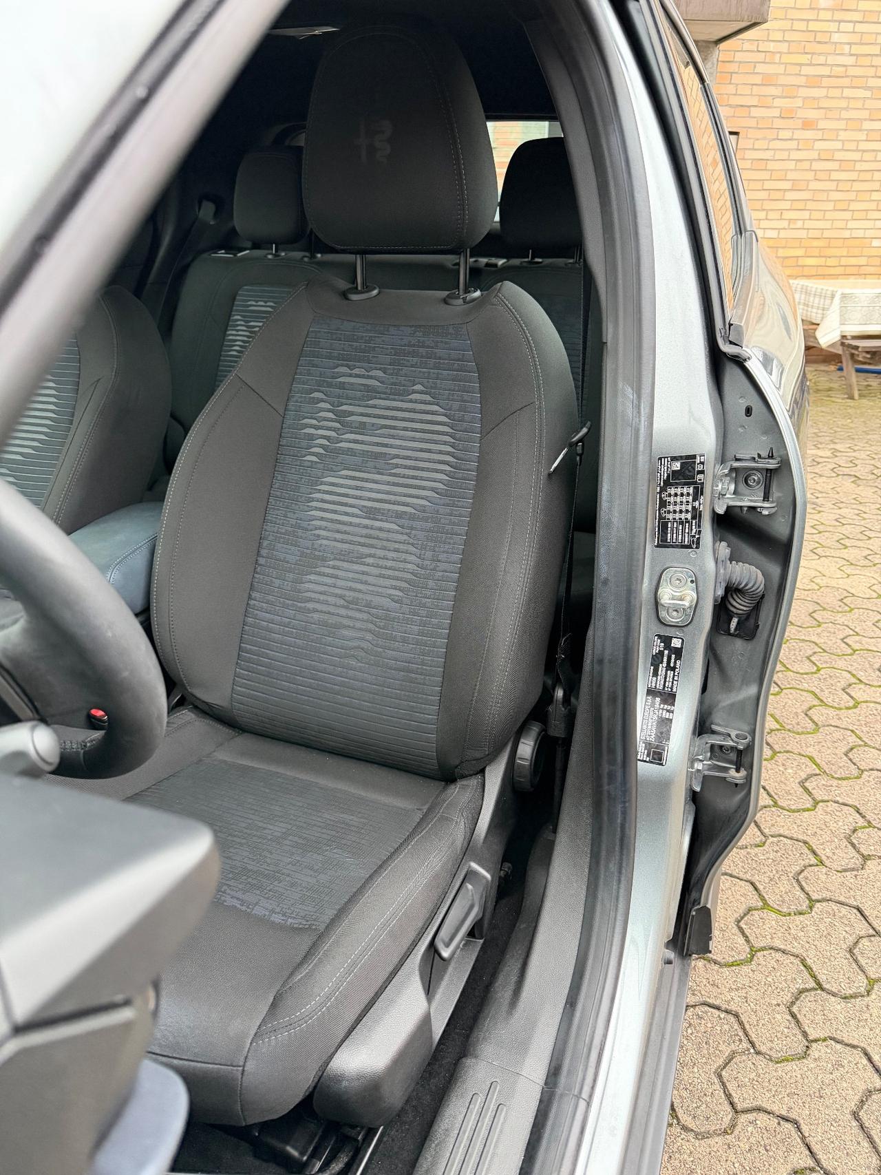 Alfa Romeo Junior 1.2 136 CV Hybrid eDCT6