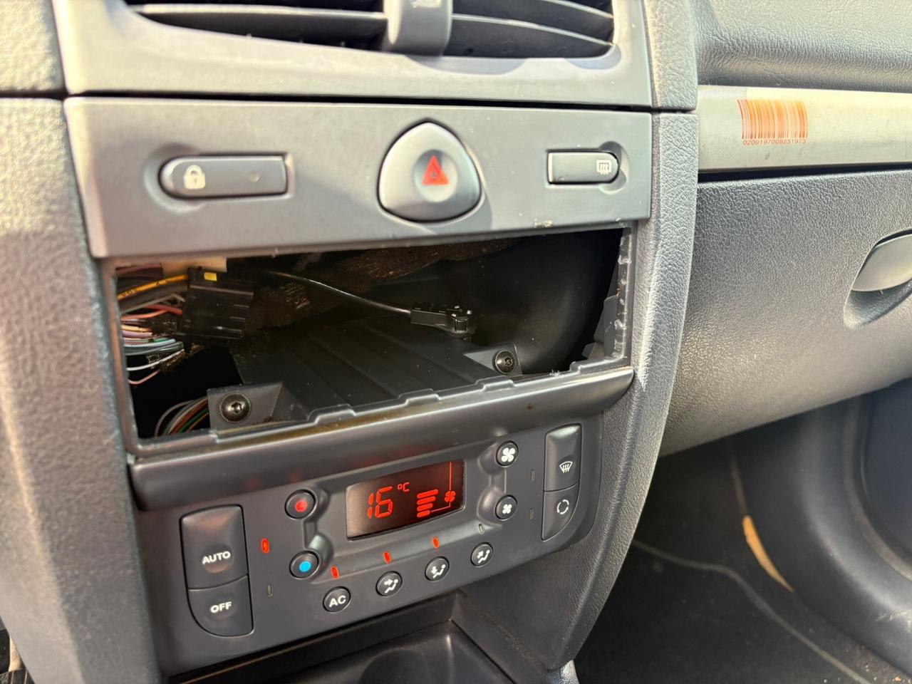 Renault Clio 1.2 16V cat 3 porte Luxe Privilège