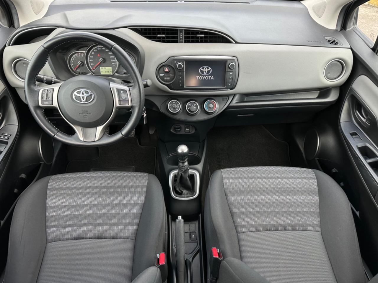 Toyota Yaris 1.3 VVT-i 99cv Lounge 2016