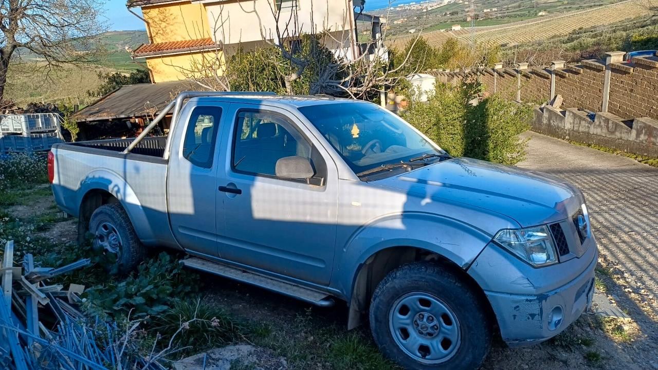 Nissan Navara 2.5 dCi 2 porte King Cab XE