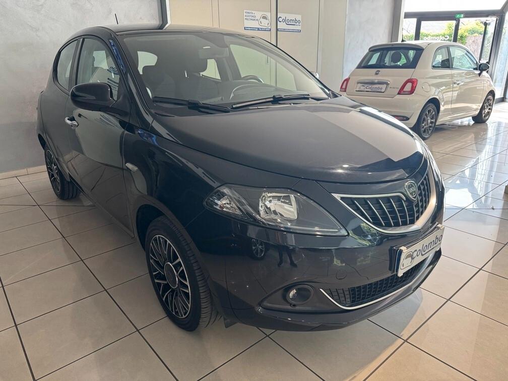 Lancia Ypsilon 1.0 firefly hybrid Platino App Conn Cam 15" Neopat