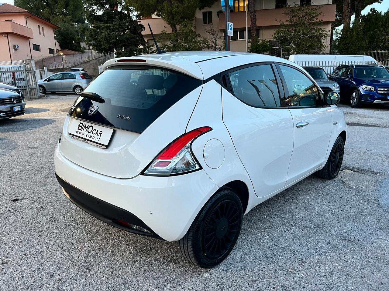 Lancia Ypsilon 1.0 FireFly 5 porte S&S Hybrid Ecochic Silver