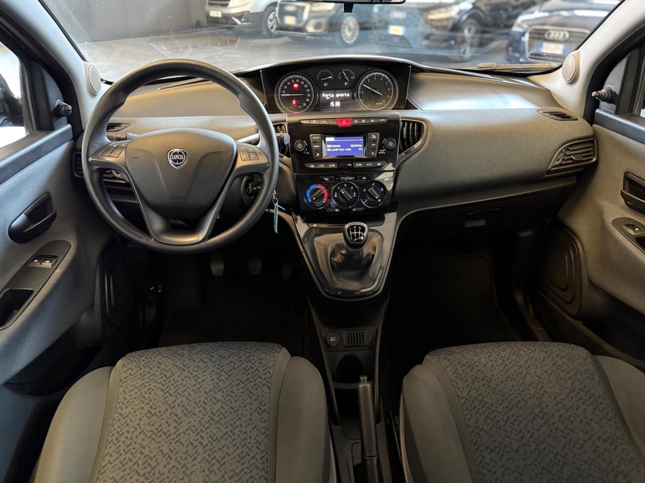 Lancia Ypsilon 1.0 FireFly S&S Hybrid Ecochic Silver