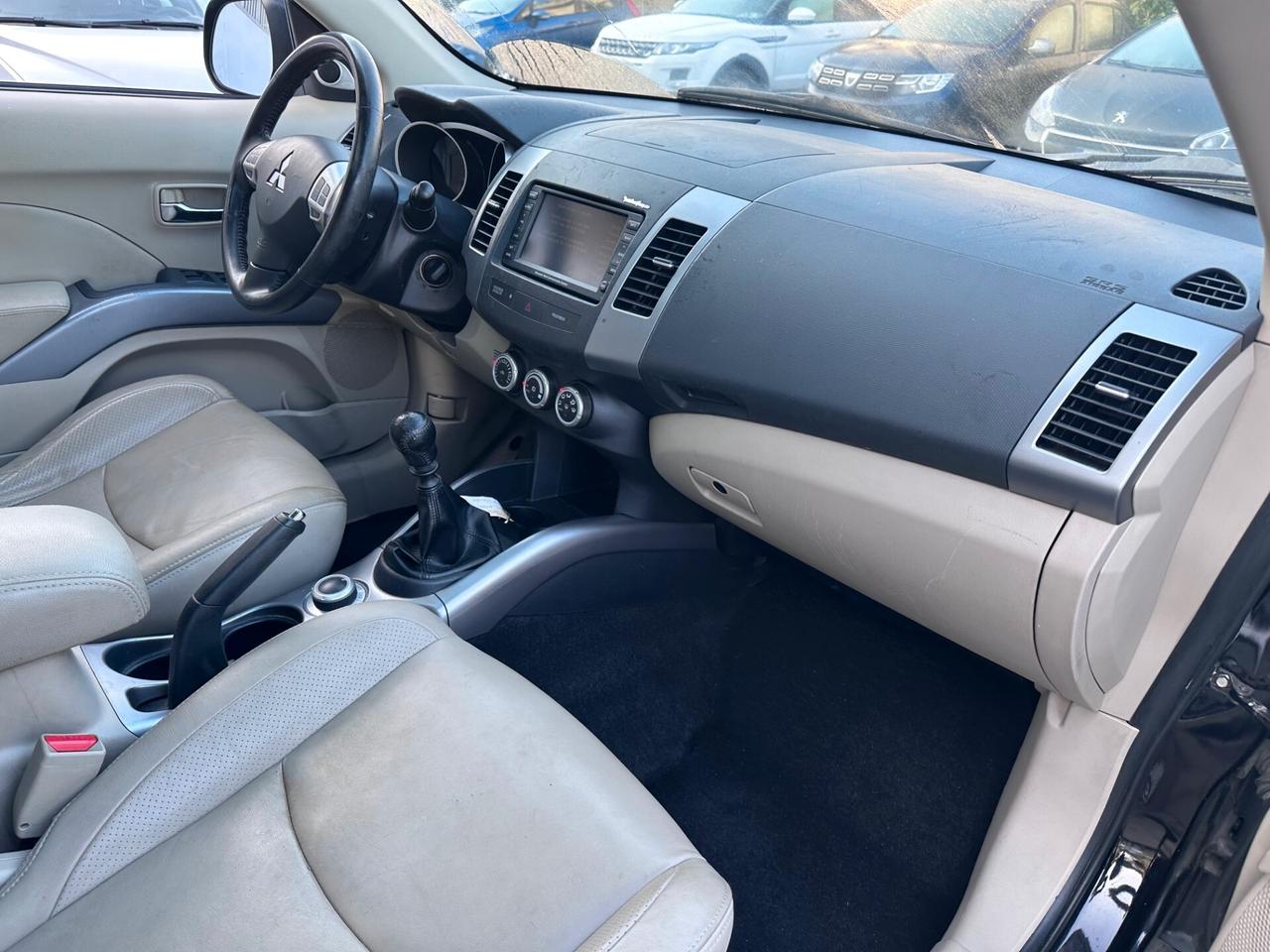 Mitsubishi Outlander 2.2 DI-D Instyle 7 p.ti DPF