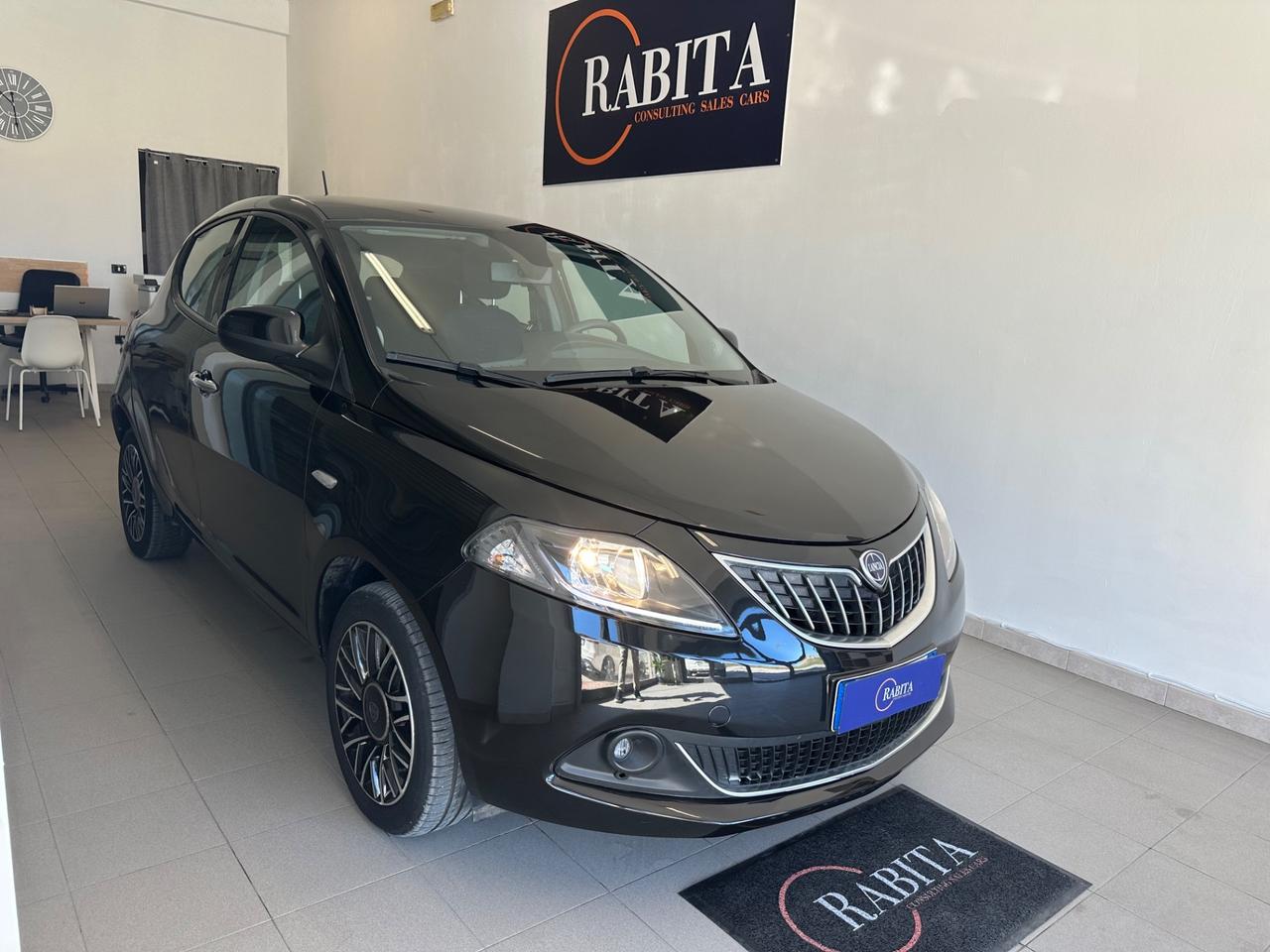 Lancia Ypsilon 1.0 FireFly 5 porte S&S Hybrid Platino 2024
