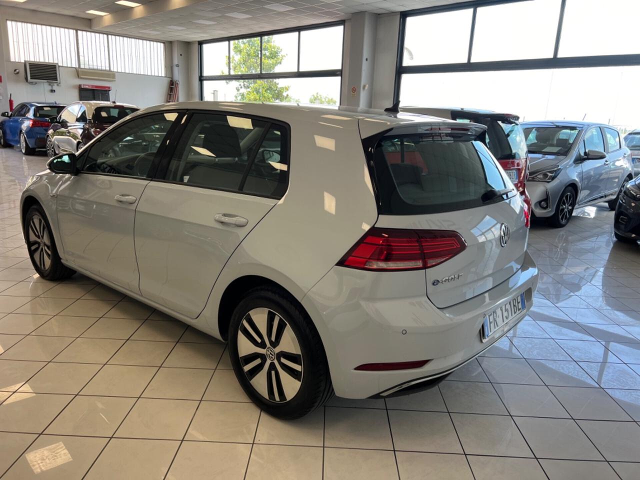 Volkswagen Golf e-Golf 136 CV