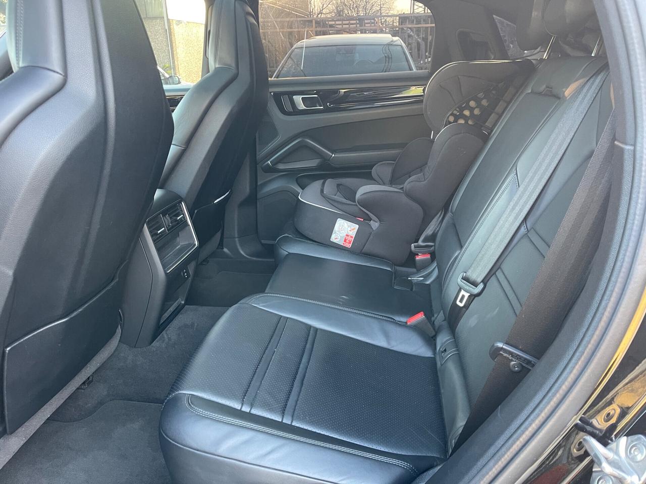 PORSCHE CAYENNE 3.0 BENZINA 250KW EURO6D UNI PROP